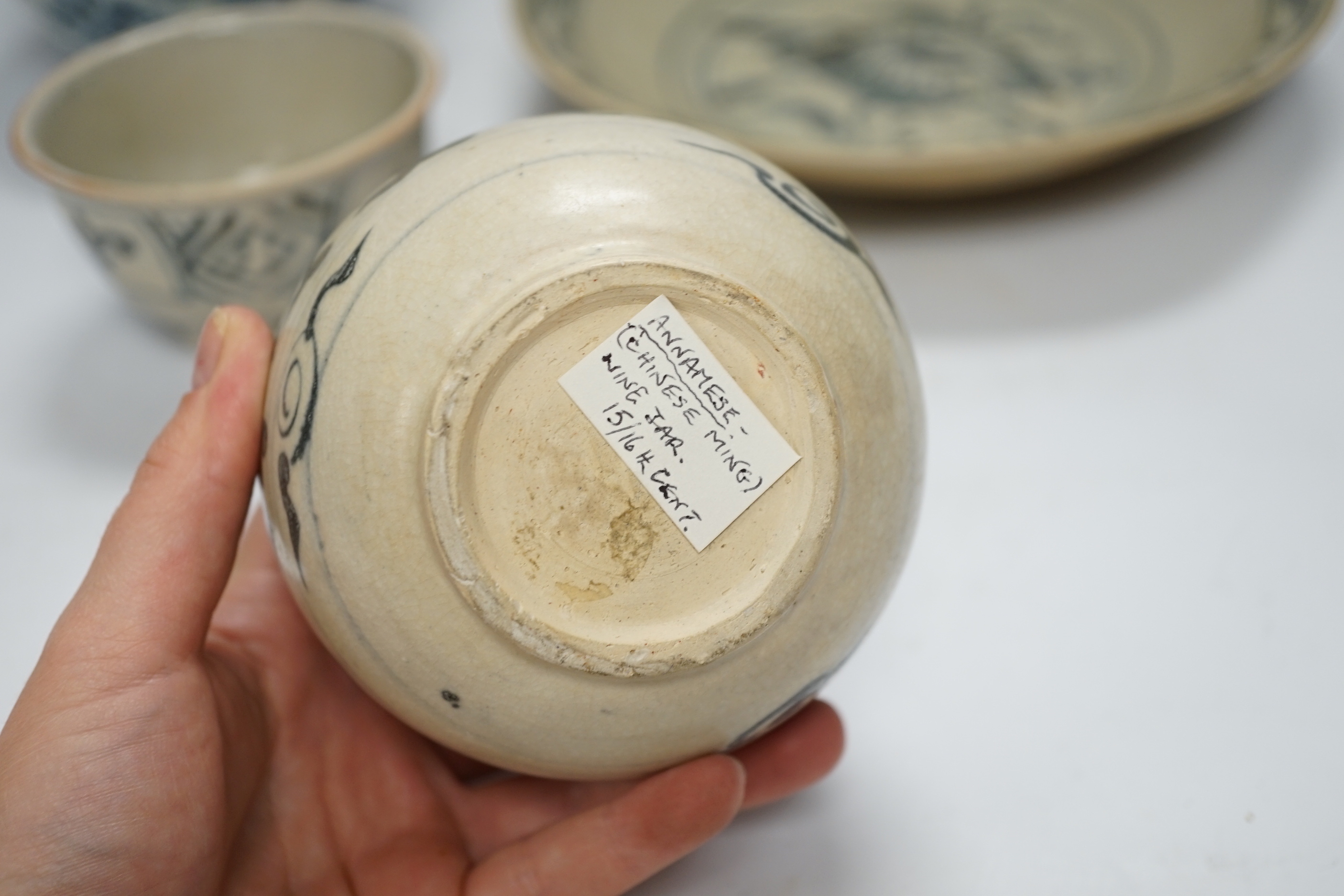 An Annamese dish, two bowls, a jar and a dish, 15th/16th century, 23cm diameter